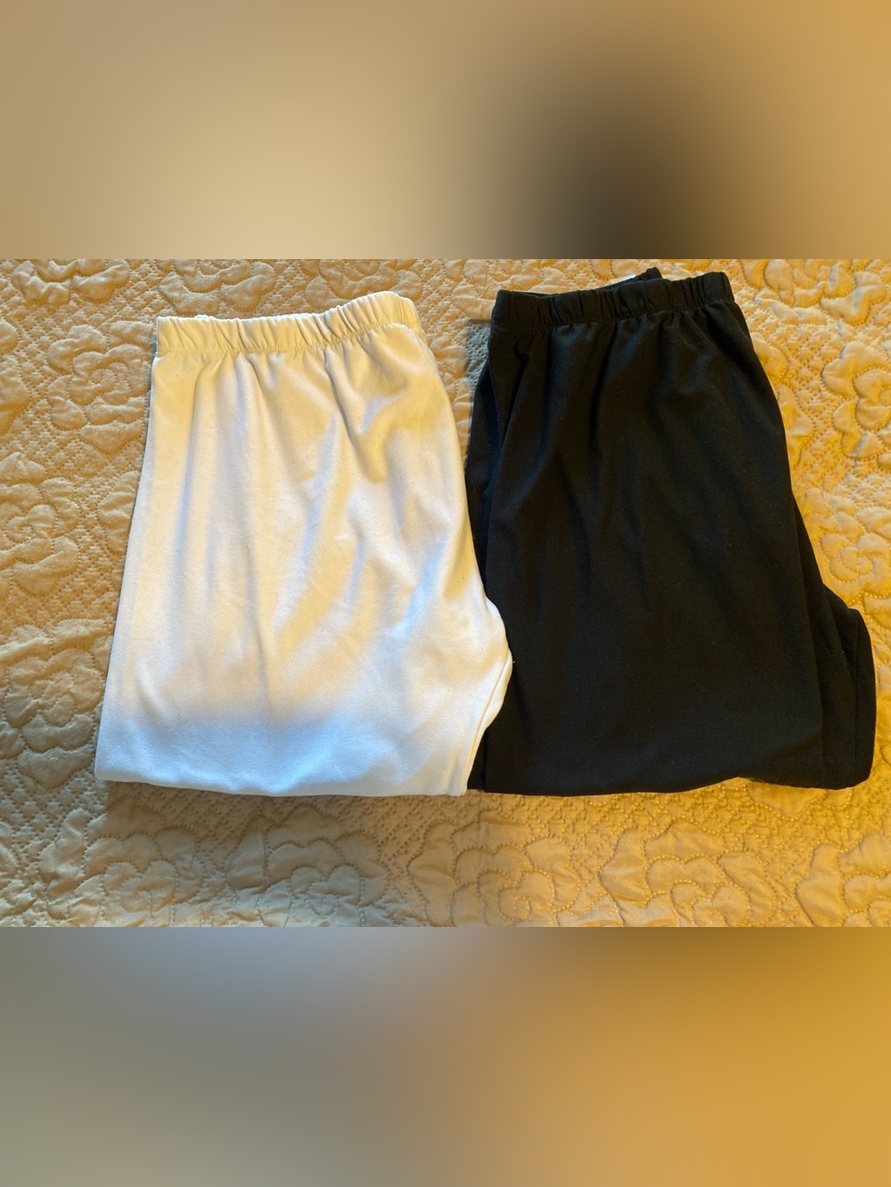 No Boundaries women’s capri -Black & White leggings